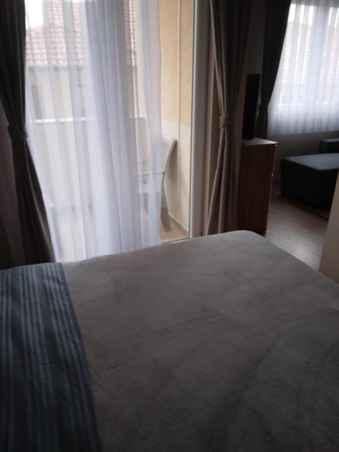 Gray Apartament 2 プリシュティナ エクステリア 写真