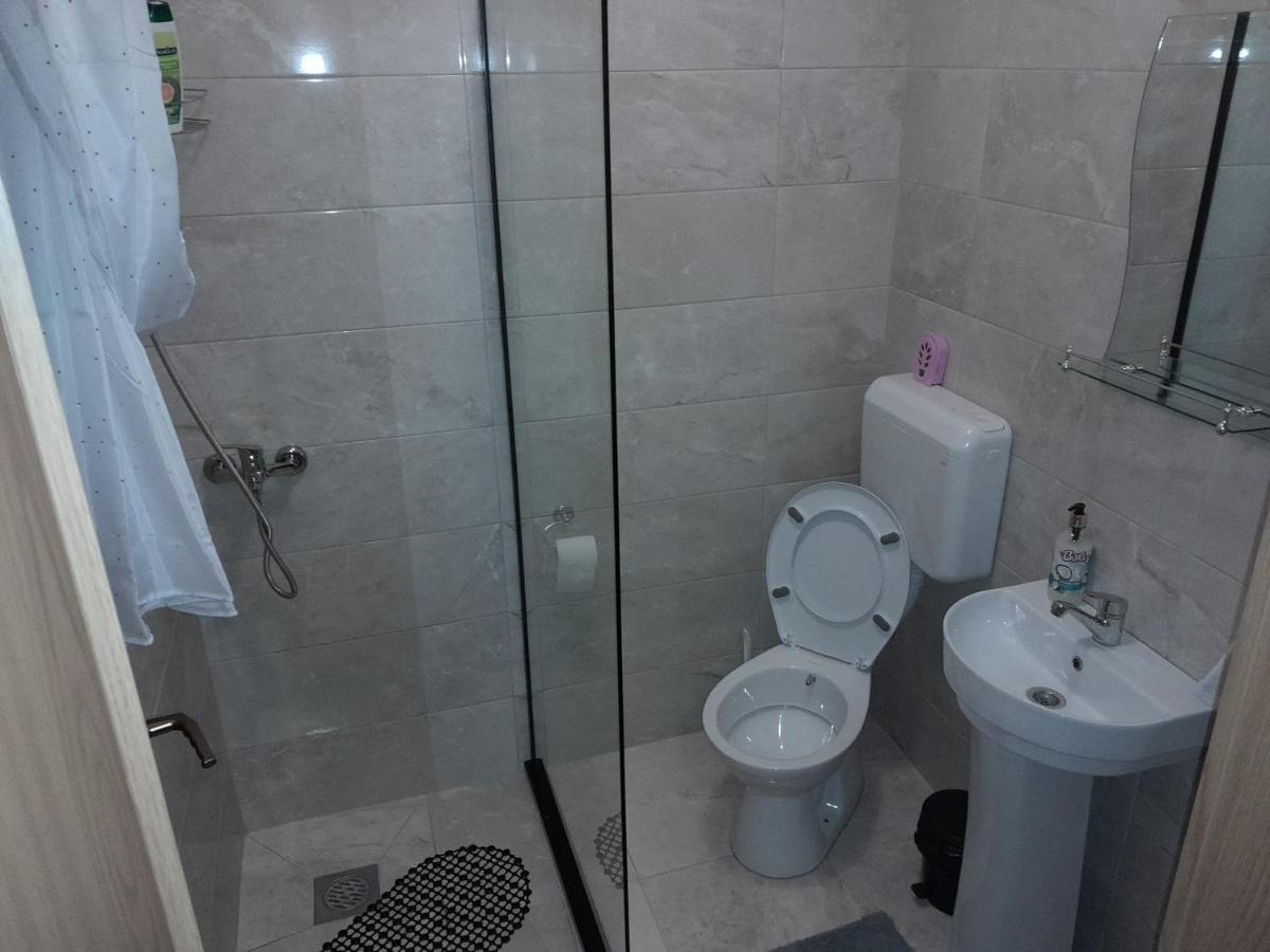Gray Apartament 2 プリシュティナ エクステリア 写真